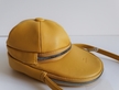 Torebka damska listonoszka żółta czapka bejsbolówka (3)