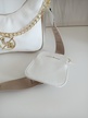 Piękna torebka  Laura Biaggi listonoszka crossbody Bag biała  (4)